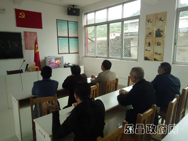 河豐村組織收看黨的十九大開(kāi)幕會(huì).png