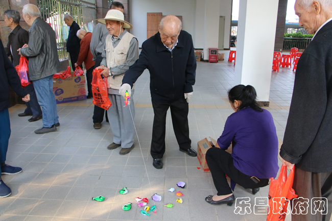 樂昌市委老干部局舉行重陽節(jié)游園活動(dòng).jpg