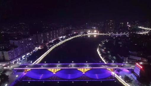 夜幕下的一江兩岸悄然換裝，照亮了每一位樂昌人的心！.jpg